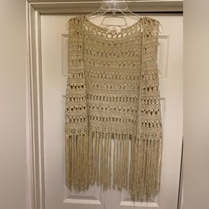 Umgee Usa Women’s Sleeveless Knit Vest.  Size large. Color tan